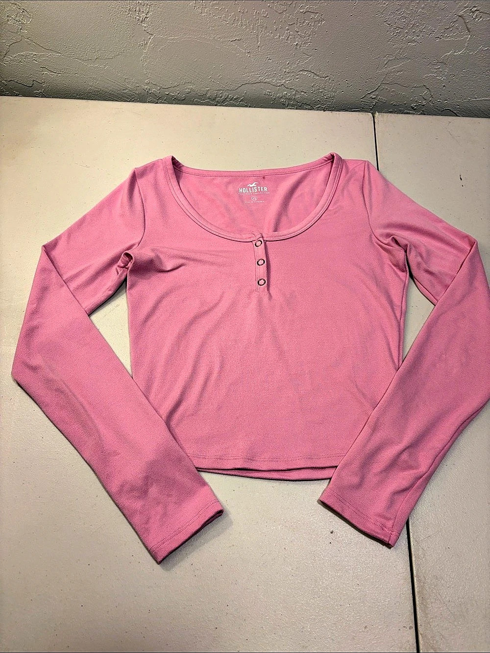 Hollister Must-Have Collection Long Sleeve Top in Pink Size XS